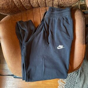Size large black Nike sweatpants/joggers